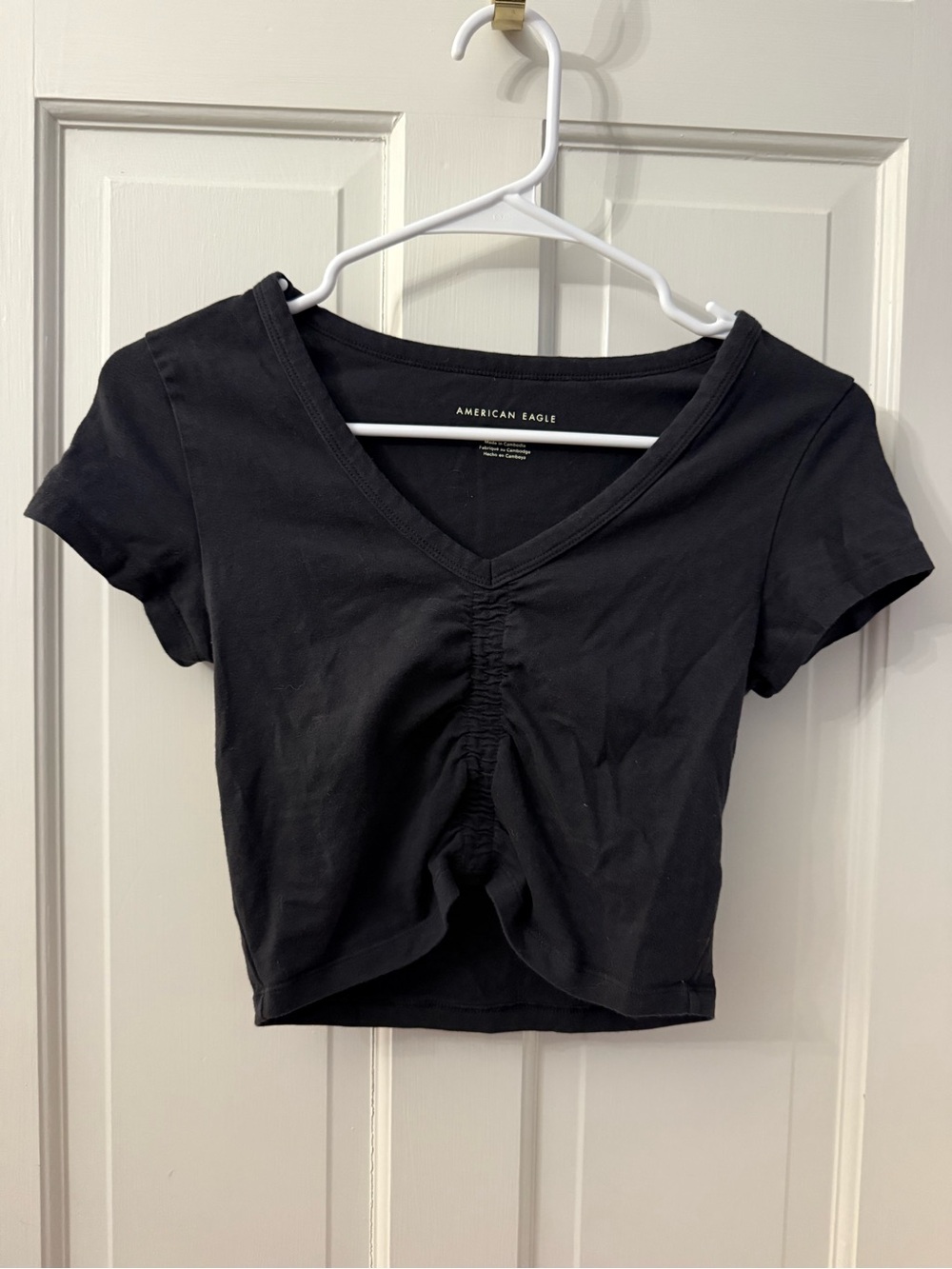 American Eagle Outfitters Black Ruched V-Neck Short-Sleeve Crop Top